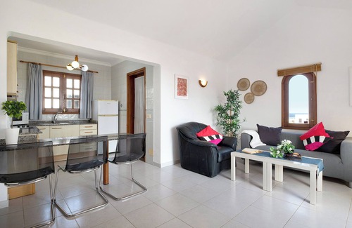 Charco del Palo House | Vacation Home 'Casa Aloe' with Sea View, Terrace & Wi-Fi