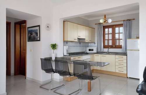 Charco del Palo House | Vacation Home 'Casa Aloe' with Sea View, Terrace & Wi-Fi