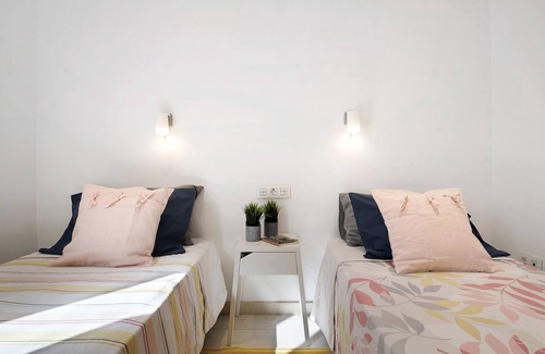 Arrieta House | Vacation Home "Casa Anclada Baja en Arrieta" with Private Terrace & Wi-Fi