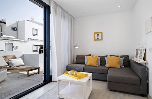 Arrieta House | Vacation Home "Casa Anclada Baja en Arrieta" with Private Terrace & Wi-Fi