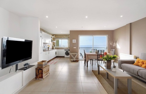 Las Cuevas House | Vacation Home 'Casa Blanca' with Sea View, Private Pool and Wi-Fi