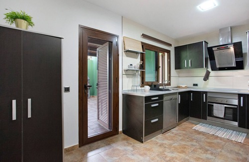 El Matorral House | Vacation Home "Casa Dael" with Mountain View, Private Terrace & Wi-Fi