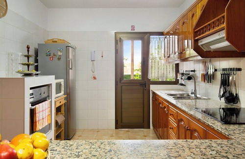 La Solana Villa | Vacation Home "Casa Juani" with Mountain View, Pool, Wi-Fi, Terraces & Garden