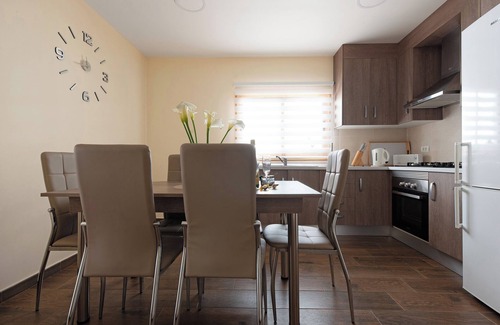 La Guancha House | Vacation Home "Casa Margarita" with Mountain View, Pool, Terrace & Wi-Fi