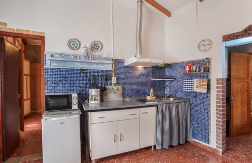 Telde House | Vacation Home 'Casa Rustica San Francisco 3' with Shared Terrace, Shared Garden and Wi-Fi