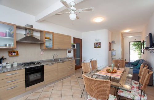 Sas Linnas Siccas House | Vacation Home Casa sulla Spiaggia 1 with Sea-View, Terraces & Garden