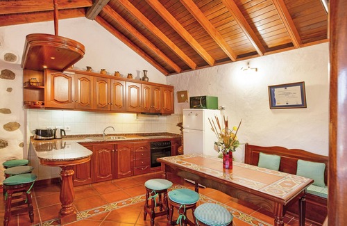 Tejeda House | Vacation Home 'Casita Roque Nublo' with Mountain View, Garden & Wi-Fi