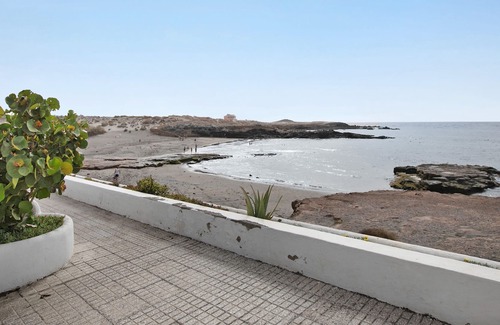 Abades House | Vacation Home Chalet Duplex Independiente Abades with Sea View, Terrace & Wi-Fi