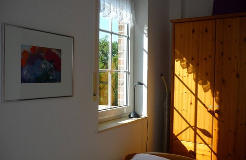 Dornumersiel House | Vacation home directly on the river, close to the beach, WLAN, TV, 6 beds, own jetty