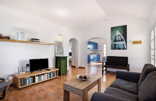 Charco del Palo House | Vacation Home "El Charco Azul" with Pool, Terrace & Wi-Fi