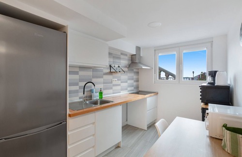 Moya House | Vacation Home 'El Alpendre' with Shared Terrace, Shared Garden and Wi-Fi