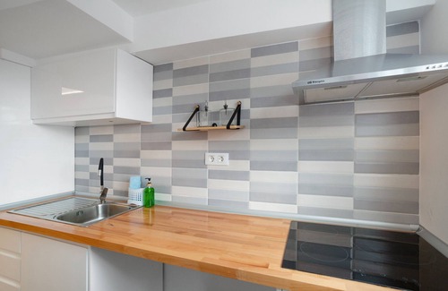 Moya House | Vacation Home 'El Alpendre' with Shared Terrace, Shared Garden and Wi-Fi