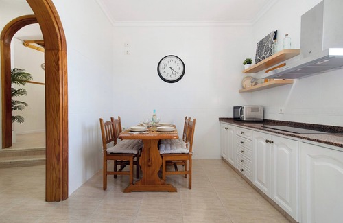 Moya House | Vacation Home "El Altillo House" with Sea View, Shared Terrace & Wi-Fi