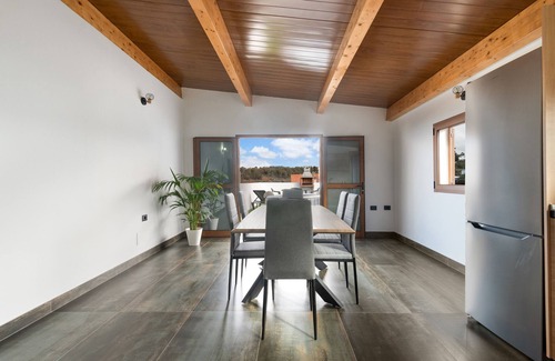 Santa Maria de Guia de Gran Canaria House | Vacation Home 'El Mirador 2' with Sea View, Wi-Fi and Air Conditioning