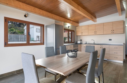 Santa Maria de Guia de Gran Canaria House | Vacation Home 'El Mirador 2' with Sea View, Wi-Fi and Air Conditioning