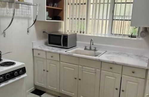 Downtown Apartment | Vacation home Entire Studio in Santa Monica beach