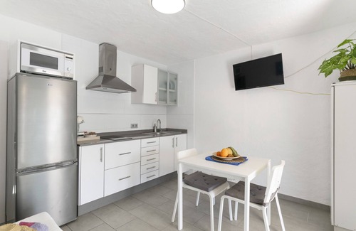 Caleta de Caballo House | Vacation Home 'La Casita Del Mar' in front of the sea, Private Terrace and Wi-Fi