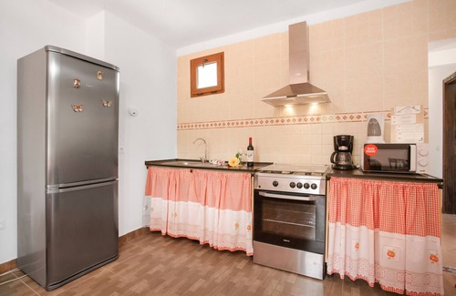 Icod de los Vinos House | Vacation Home 'Ca Aurora' with Mountain View, Shared Terrace and Wi-Fi