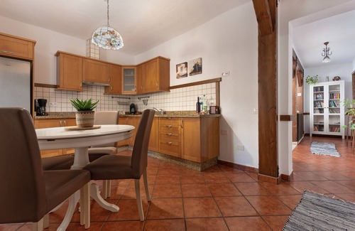 Icod de los Vinos House | Vacation Home 'Casa Rural Kiko' with Mountain View, Private Terrace and Wi-Fi