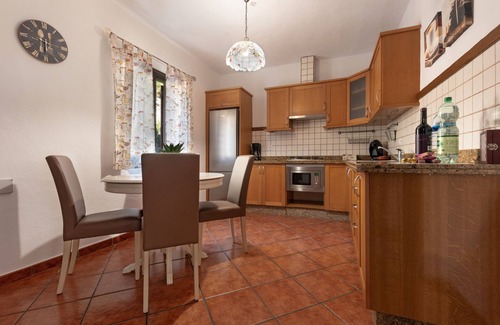 Icod de los Vinos House | Vacation Home 'Casa Rural Kiko' with Mountain View, Private Terrace and Wi-Fi