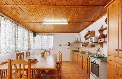 Las Arenas House | Vacation Home "Casa Burgado" with Sea View, Private Terrace & Wi-Fi