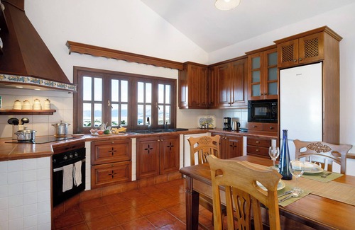 Tinajo House | Vacation Home "Finca Acequia" with Sea View, Private Pool & Wi-Fi