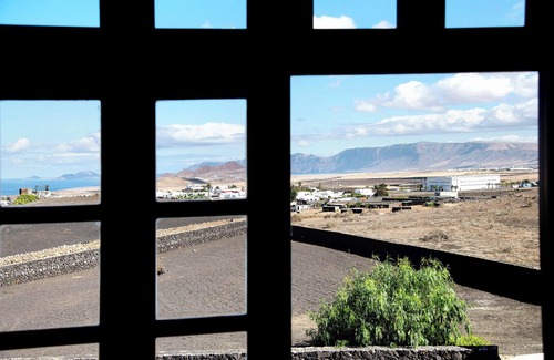 Tinajo House | Vacation Home "Finca Acequia" with Sea View, Private Pool & Wi-Fi