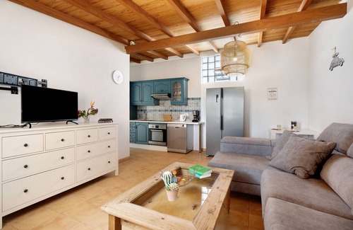 San Isidro House | Vacation Home 'Finca Firmamento - Casa Sol' with Mountain View, Private Terrace and Wi-Fi