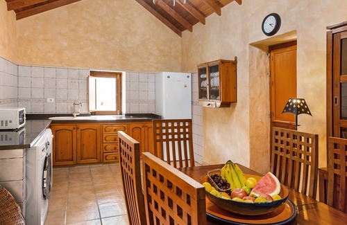 La Aldea de San Nicolas Villa | Vacation Home 'Finca Tasarte' with Mountain View, Pool & Wi-Fi