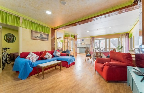 Granadilla de Abona House | Vacation Home 'Gran 69 Pax Pool Wifi Loft Ad' with Shared Pool, Shared Terrace and Wi-Fi