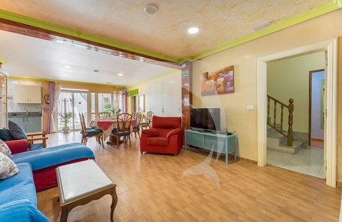 Granadilla de Abona House | Vacation Home 'Gran 69 Pax Pool Wifi Loft Ad' with Shared Pool, Shared Terrace and Wi-Fi