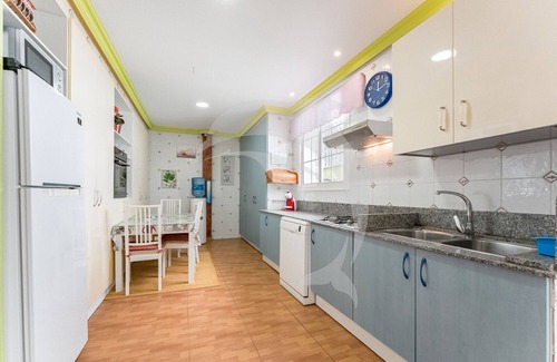 Granadilla de Abona House | Vacation Home 'Gran 69 Pax Pool Wifi Loft Ad' with Shared Pool, Shared Terrace and Wi-Fi