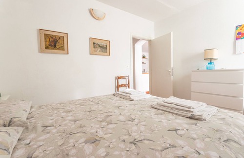 Castel del Piano House | Vacation Home "Casa Le Cellane" with Mountain View, Private Garden & Wi-Fi