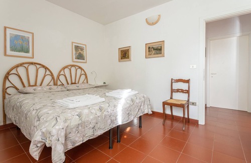 Castel del Piano House | Vacation Home "Casa Le Cellane" with Mountain View, Private Garden & Wi-Fi
