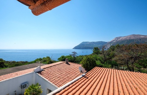 Vulcanello House | Vacation Home "Jerà C18 Bis Vista Mare" with Sea View, Private Terraces & Wi-Fi