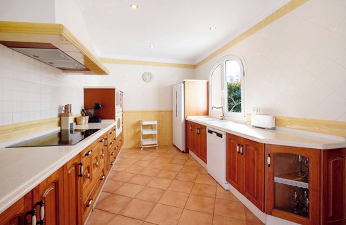 Torremolinos Villa | Vacation Home "La Casita Del Mar" with Private Whirlpool, Private Terraces & Wi-Fi