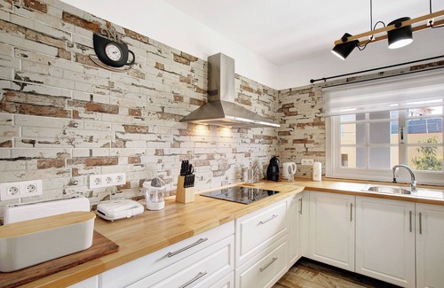 Tacoronte House | Vacation Home "La Carpinteria" with Private Terrace, Balcony & Wi-Fi