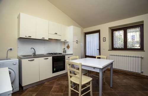 Mistretta House | Vacation Home "La Carretteria" with Private Terrace, Shared Garden & Wi-Fi