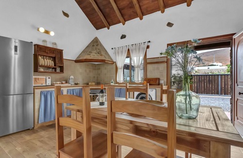 Betancuria House | Vacation Home 'La Casilleta' with Mountain View, Wi-Fi and Air Conditioning