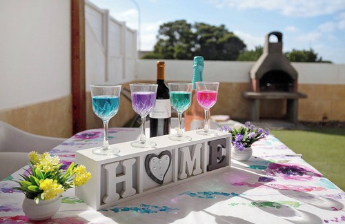 Geafond House | Vacation Home "La Casa Blanca" with Mountain View, Shared Pool & Wi-Fi