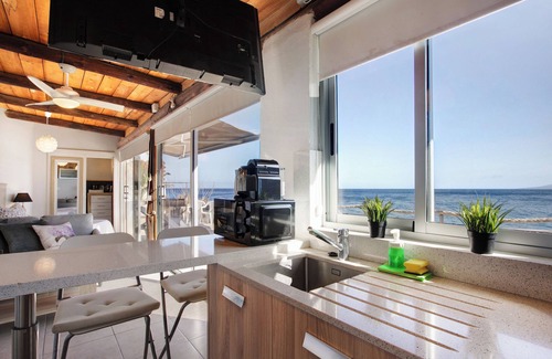 Bocacangrejo Apartment | Vacation Home 'La Terraza Del Mar' with Sea View, Terrace & Wi-Fi