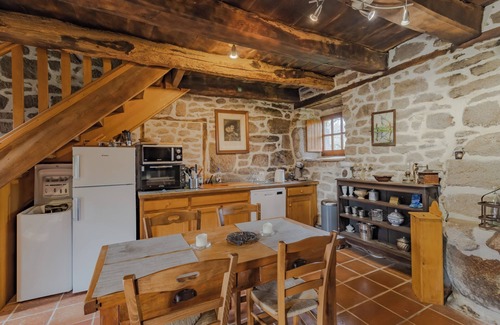 Chaumeil House | Vacation Home 'La Maison de François' with Shared Terrace