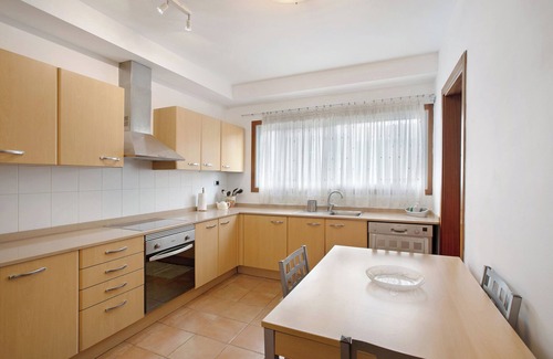 Santa Ursula Ski Chalet | Vacation Home 'La Quinta Adosado' with Sea View, Shared Pool & Wi-Fi