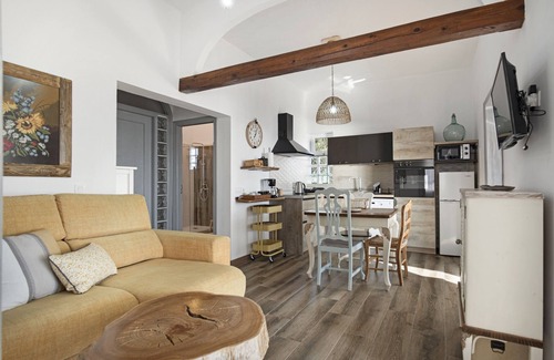 Jedey House | Vacation Home 'Las Golondrinas' with Sea View, Wi-Fi and Air Conditioning