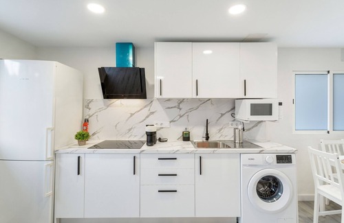 La Atalaya House | Vacation Home 'Magma' with Private Terrace, Private Garden and Wi-Fi