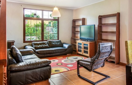 Arucas Villa | Vacation Home 'Maison Pedrera' with Mountain View, Pool & Wi-Fi