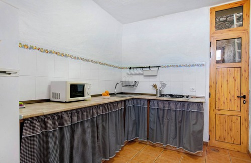 Galdar House | Vacation Home Mirador de Domingo with Mountain View, Sea View, Terraces & Garden