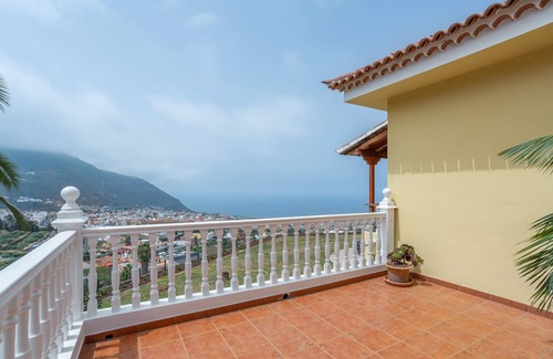 Los Realejos House | Vacation Home 'Mocan' with Sea View, Private Terrace and Wi-Fi