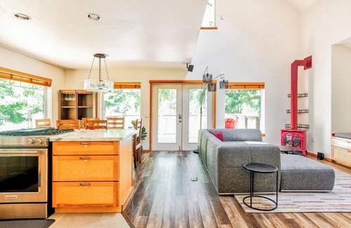 Enumclaw House | Vacation home near Mount Rainier National Park and Crystal Moutain Ski Resort