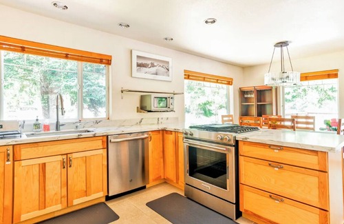 Enumclaw House | Vacation home near Mount Rainier National Park and Crystal Moutain Ski Resort